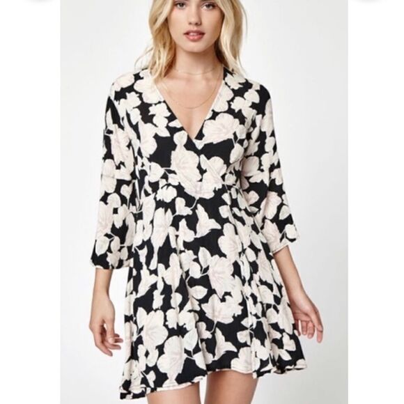 Billabong Dresses & Skirts - Billabong floral print dress